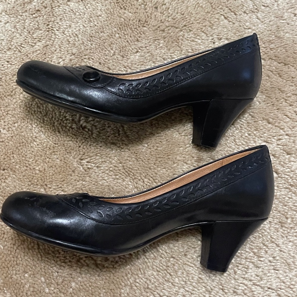 Nurture Black Heels - Picture 6 of 10